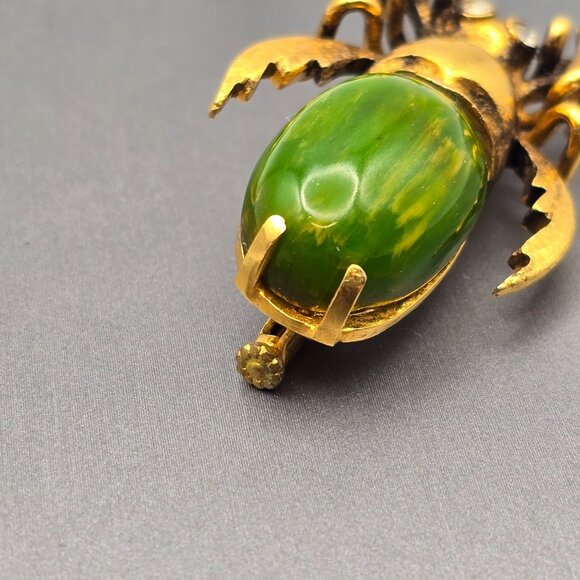 Art Deco Gold-Tone Beetle Brooch Green Bakelite Body Crystal Eyes Trombone Clasp - Picture 5 of 10